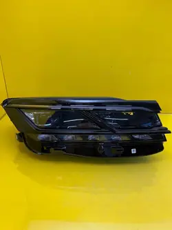 Farol Direito Full LED Matrix VW Touareg III 761941082A