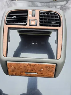 Estrutura console central Mitsubishi Carisma OEM KD2901