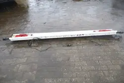 Poutre d'éclairage arrière OEM 123456 - État utilisé