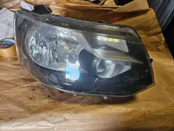 Farol dianteiro direito VW T5 Lift