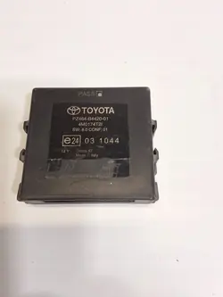 Toyota PZ464-B4420-01 PDC-moduuli Avensis T27:lle