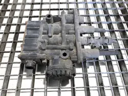 Válvula ECAS OEM 21083657 para Volvo FH - Usado