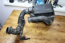 Boîtier de filtre à air capteur de débit d'air Toyota Yaris II 1.4 D4D