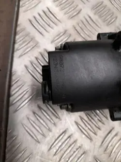 Pompe à eau Tesla OEM 600737308A - Position avant