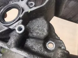 Axeltätningshus OEM 038103153Q för VW