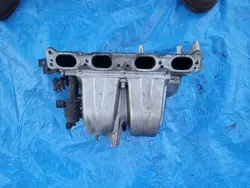 OPEL Astra H Zafira B Collecteur d'admission 1.6 Z16XEP 55559225