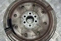 Volant moteur VW TOURAN 2.0L diesel 2012