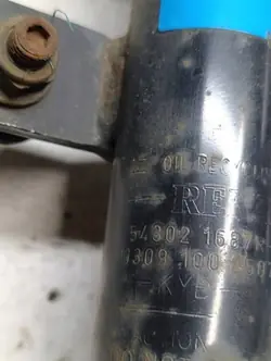 Oikea etujousi OEM 543021687RS5