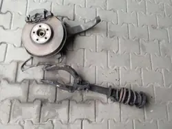 Volvo XC60 II Jousituskiinnike OEM 34681984 Vasen Etu