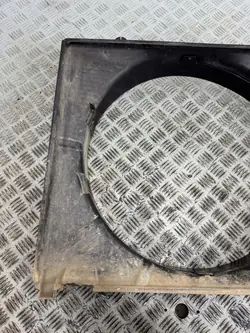 Boîtier de Ventilateur Mitsubishi Pajero III 3.2 DID MR497044