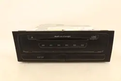 CD-vaihtaja Audi A4 B8 OEM 8T1035110C - Käytetty