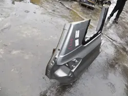Suzuki OE C/1110 Bakre kvarts stänkskydd höger