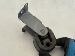 Porsche Macan (95B) pakoputken kannatin OEM 8k0253144e