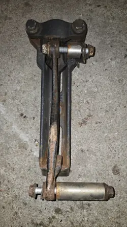 Support échappement arrière gauche OEM 9674910115 Atego