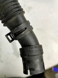Audi A4 Passat Kurbelgehäuseentlüftungsschlauch 06B103217AC