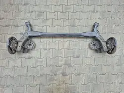 Viga eixo traseiro Kia Stonic OEM AKH18182 - Usado