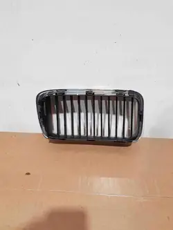 Linke Stoßstangengitter BMW 7 (E38) 1998 OEM 51138125811