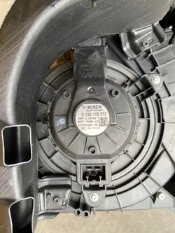 Ford blästerhus OEM KK21-19B555-AD för Transit
