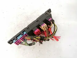 Boîte à fusibles Volkswagen Passat 1999 1.9L 4a0937529