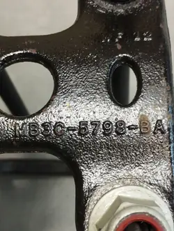 Volkswagen Amarok II takajousenpidike OEM MB3C5798BA