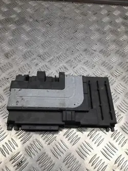 Amplificador de audio Audi OEM 8V0035465D - Usado