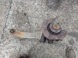 FORD FOCUS MK2 KOMBI 04- Pivot Gauche Arrière OEM