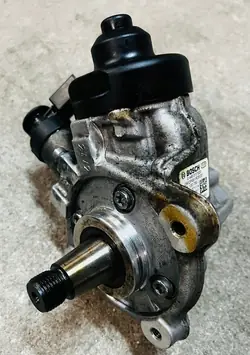 VW T5 2.0 TDI Kraftstoffpumpe 03L130755J