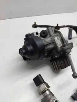 Conjunto inyección Skoda Superb B8 OEM 0445010538