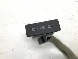 Honda ZR-V USB-C Latausportti OEM 8A350-TJB-A013-M1