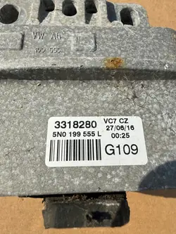 VW AUDI SKODA Moottorin Kiinnike OEM 5N0199555L
