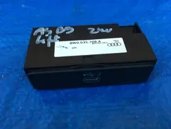 Audi USB-portti OEM 8W0035708A A4 B9/A5 8W:lle