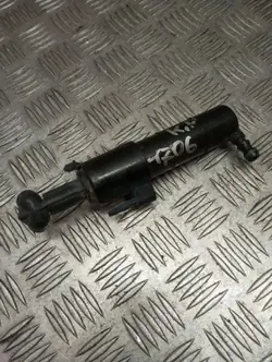 Vasen ajovalopesuri OEM A2048600347 Mercedes-Benzille