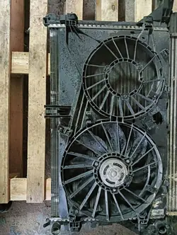 Tuulettimen kotelo RENAULT OPEL NISSAN 214811562R