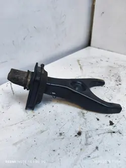 Kopplingsgaffel OEM 30531G2300 för Maverick Terrano II