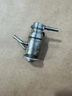AdBlue-suutin OEM A0004901613 Mercedes E-luokalle