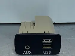 Prise USB Toyota Prius OEM 86257AL200 - Occasion