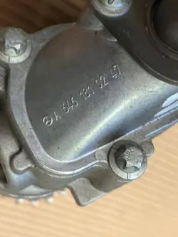 Pompe à huile OEM A6461810247 pour Mercedes Sprinter 2.1L