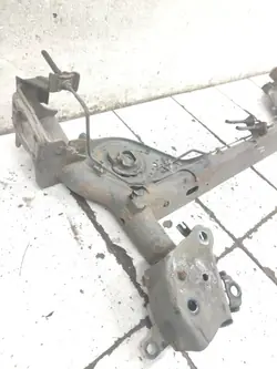 Poutre arrière Nissan Juke OEM ARA277957 - Occasion