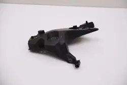Volvo V60 II oikea lokasuojan kiinnike OEM 31468232