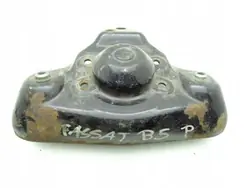 VW Passat B5 96-00 Oikea Jousituskiinnike OEM 8D0412391B