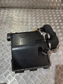 Boîtier Filtre à Air Suzuki OE OEM 68M-A01 Occasion
