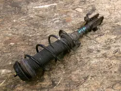 Suzuki Swift MK7 McPherson Vorne Rechts OEM SWIFTMKVII53