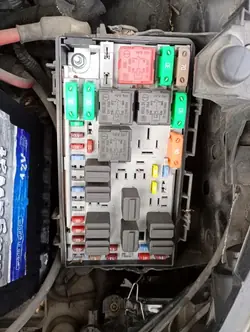Caja de fusibles Opel Corsa D OEM MM-0603-1 1.2 16V