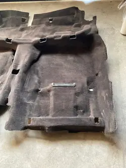 Gebrauchte schwarze Bodenmatte OEM WYKŁADZINA/SDV10558