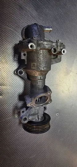 Pompe à eau Mercedes-Benz A2602001100