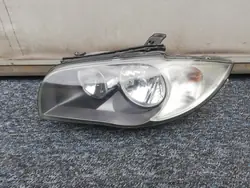 Farol dianteiro esquerdo BMW E81 E82 E87 E88 63117193387
