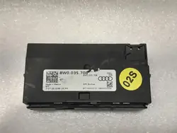 Audi Q5 USB-pistorasia OEM 8W0035708