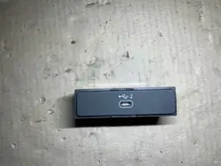 Port USB OEM 8W0035708A pour Audi A5 8W