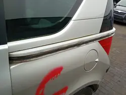 Guia de porta esquerda OEM MO-2611-55 Peugeot 1007