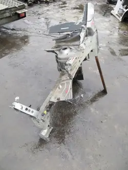 Suzuki OE C/1115 Fram vänster kvartsstänkskärm